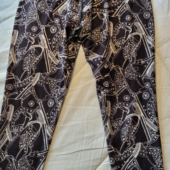 🖤Converse Capri Leggings- Blk/Wht Chuck Taylor pattern, Hot pink Logo💗 *Large* - Picture 5 of 15